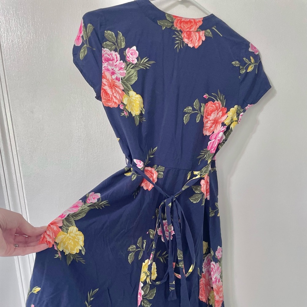 Size XS Old Navy women’s floral wrap dress - Picture 4 of 9